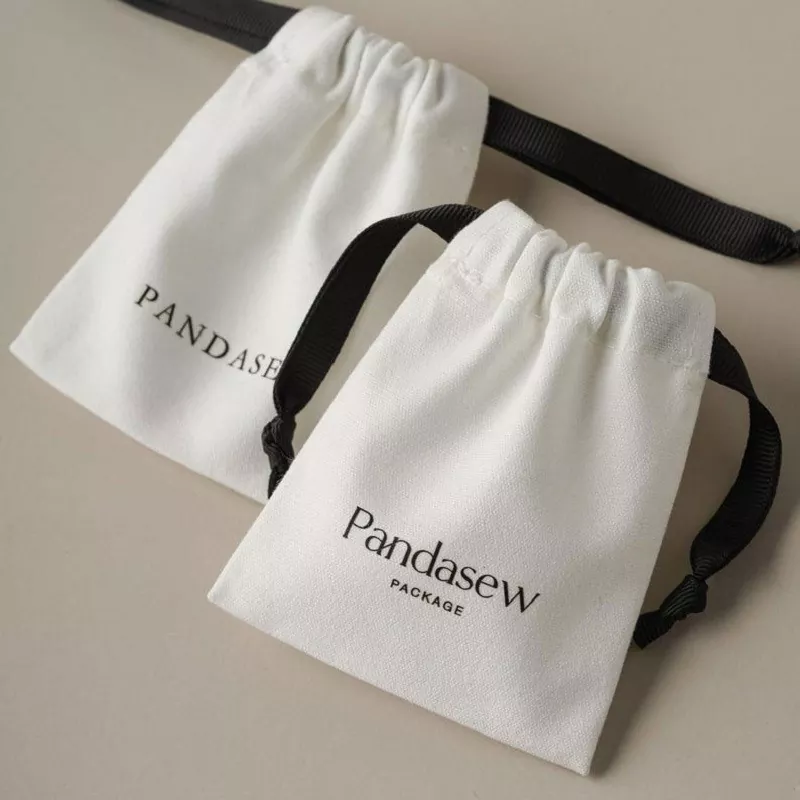 Petite pochette cadeau en coton avec cordon de serrage