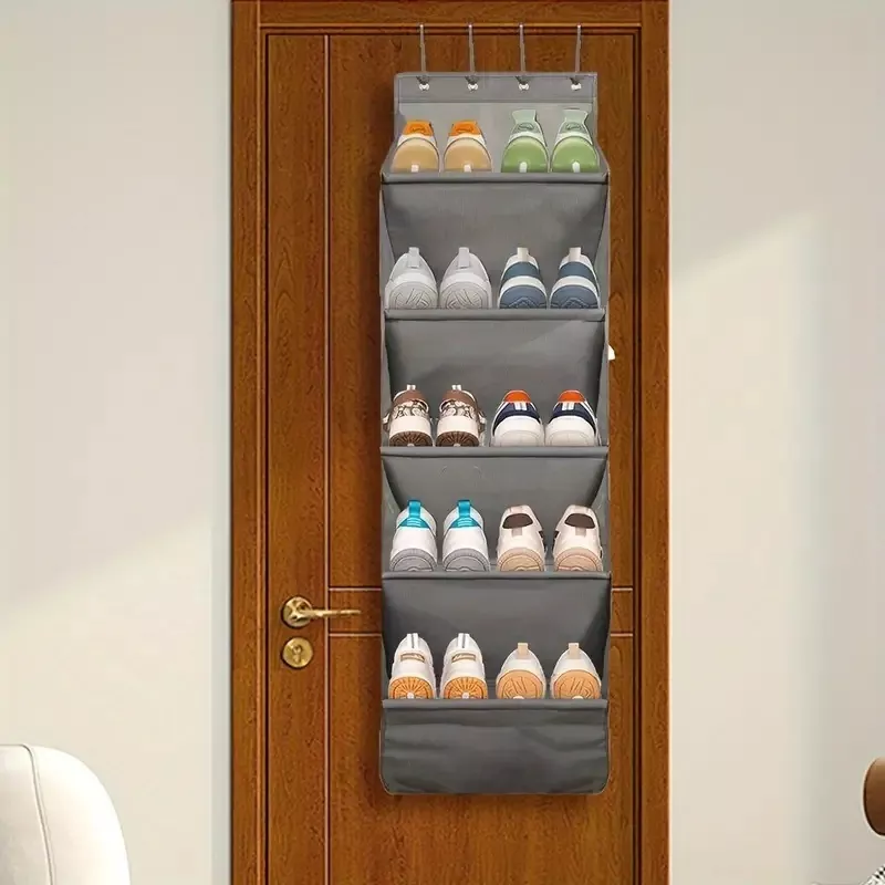 Sac de rangement suspendu à la porte des chaussures